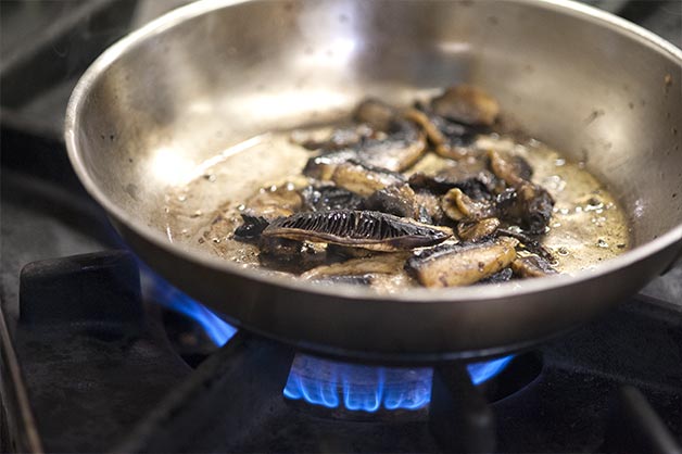 Image 2 - Frying field mushroom and garlic