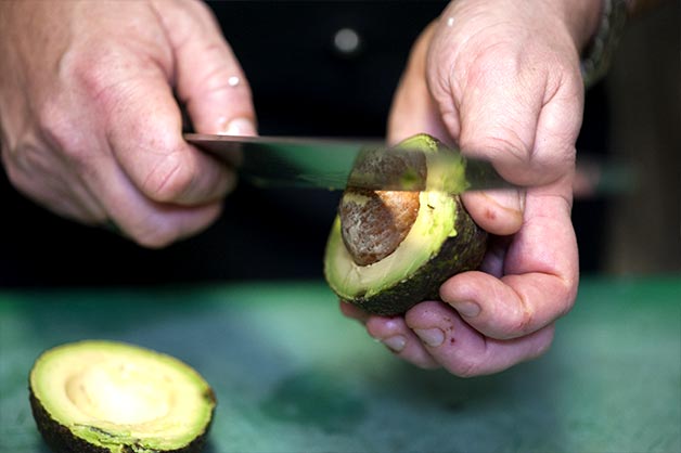 Image 3 - Deseed avocado