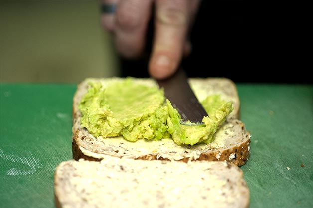 Image 4 - Spread margarine and avocado