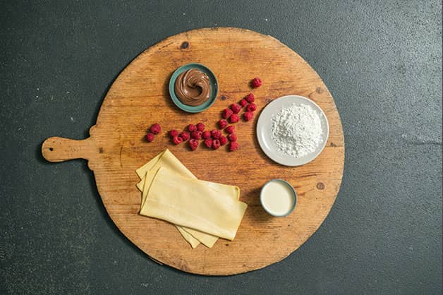 Raw ingredients for Nutella tartlets