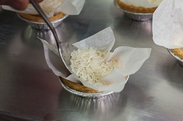 Placing rice in tartlets and baking