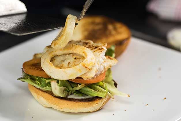 Image of the final presented fish and burger burger