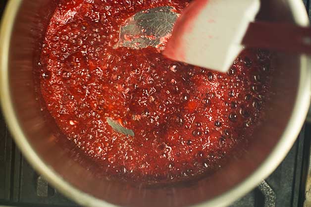 The chef is blending the jam to make a paste