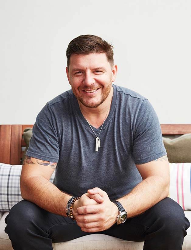 Image of Manu Feildel sitting down