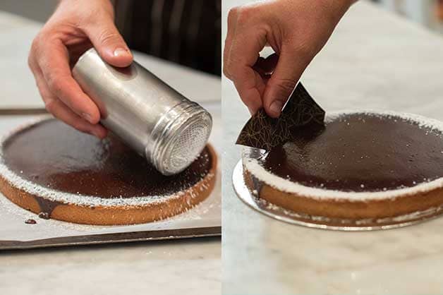 Decorating the chocolate tart