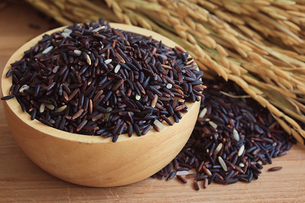 Black rice in a bowl 