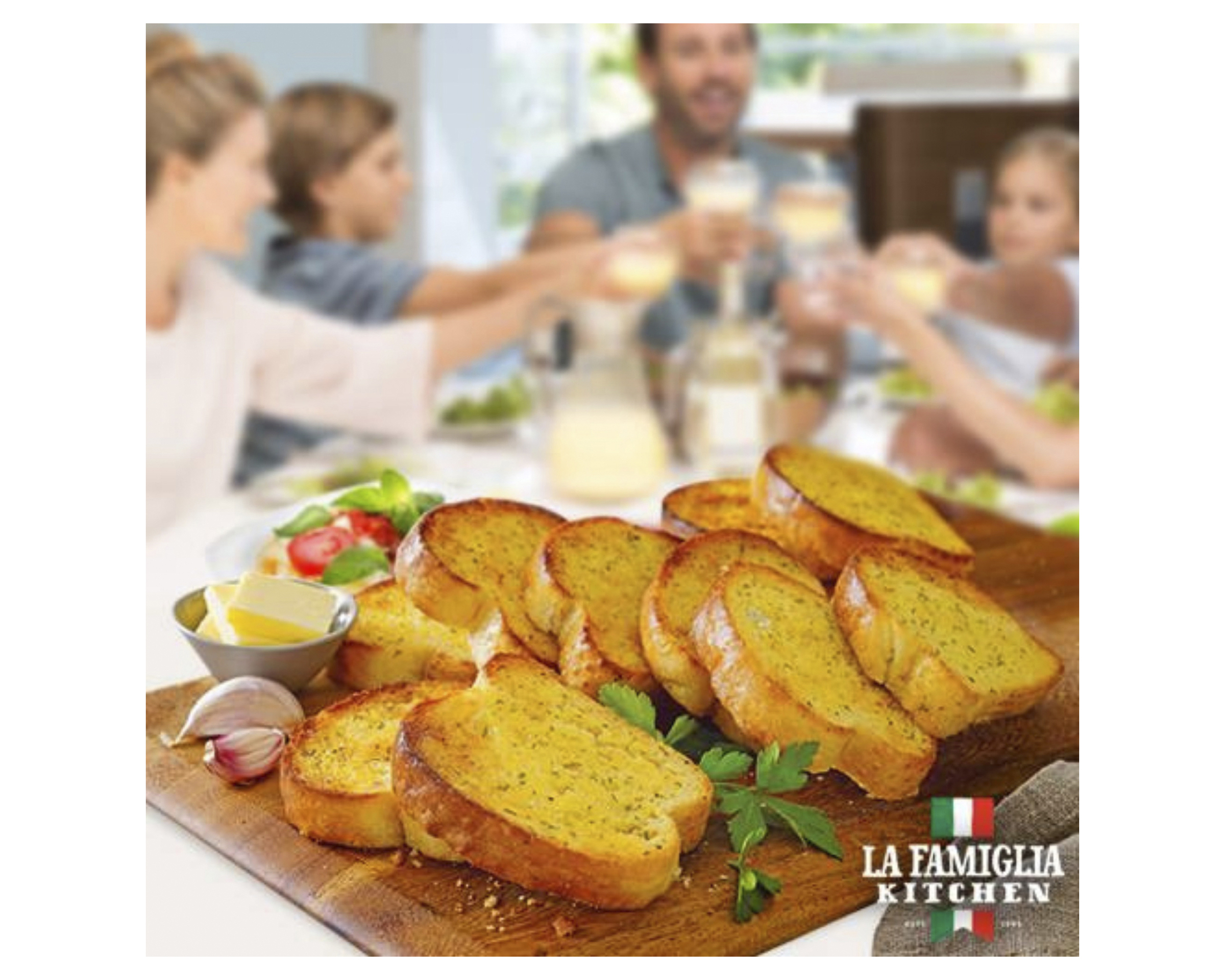 La Famiglia Kitchen Traditional Garlic Slices 9 Pack 270g