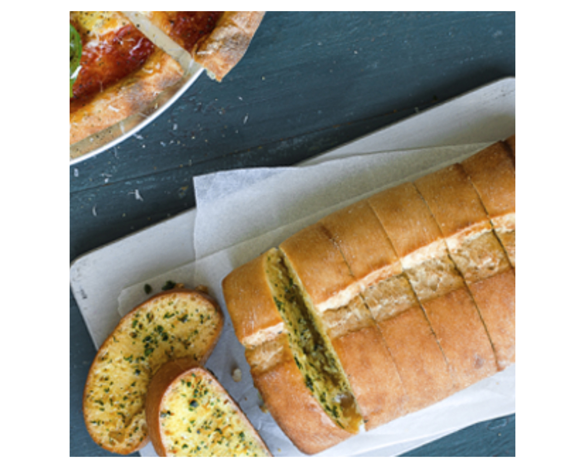 La Famiglia Kitchen Garlic Sourdough 480g
